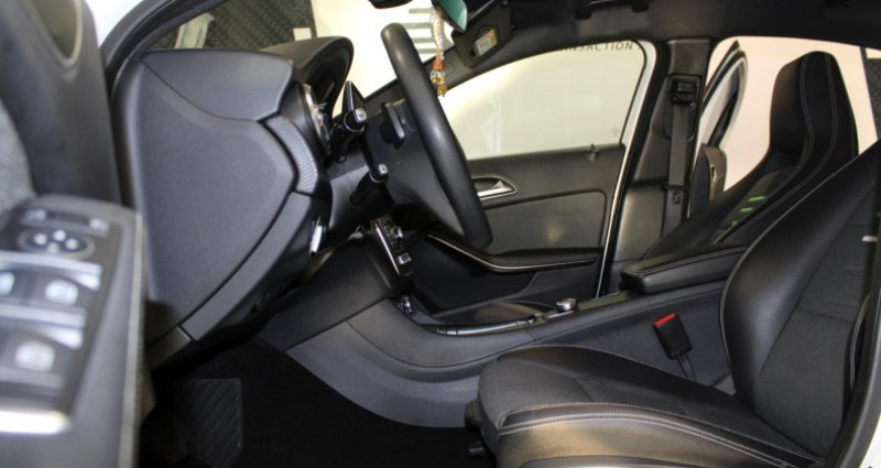 Mercedes Classe A 200 200d BV 7G-DCT BERLINE 4-Matic 2017 - photo n°6 Mercedes Classe A 200 200d BV 7G-DCT BERLINE 4-Matic  occasion à VILLENEUVE D'ASCQ - photo n°6