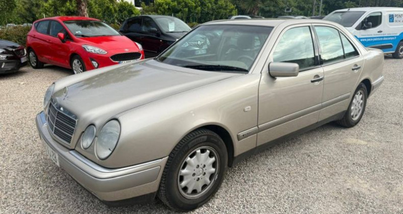 Mercedes Classe E II (W210) 240 V6 Classic BA