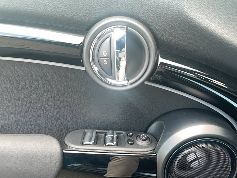 Mini Mini Cabriolet Cooper S 178 ch BVA7 Edition Premium Plus 2p  occasion � Lescar - photo n�13