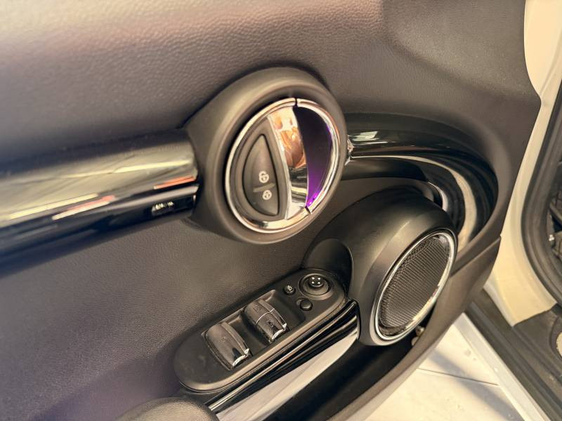 Mini Mini Cabriolet Cooper SD 170 ch BVA6 Finition Exquisite  occasion � Brive-la-Gaillarde - photo n�11