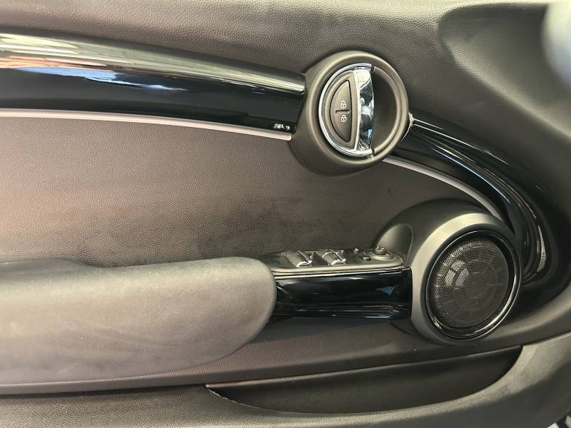 Mini Mini Cabriolet John Cooper Works 231 ch BVA8 Edition Premium Plus  occasion � Brive-la-Gaillarde - photo n�11