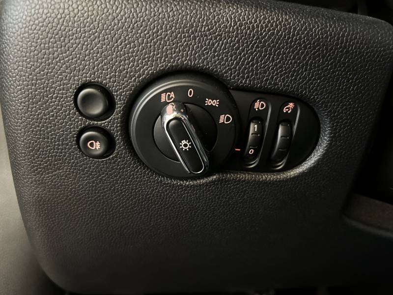 Mini Mini Cabriolet John Cooper Works 231 ch BVA8 Edition Premium Plus  occasion � Brive-la-Gaillarde - photo n�9