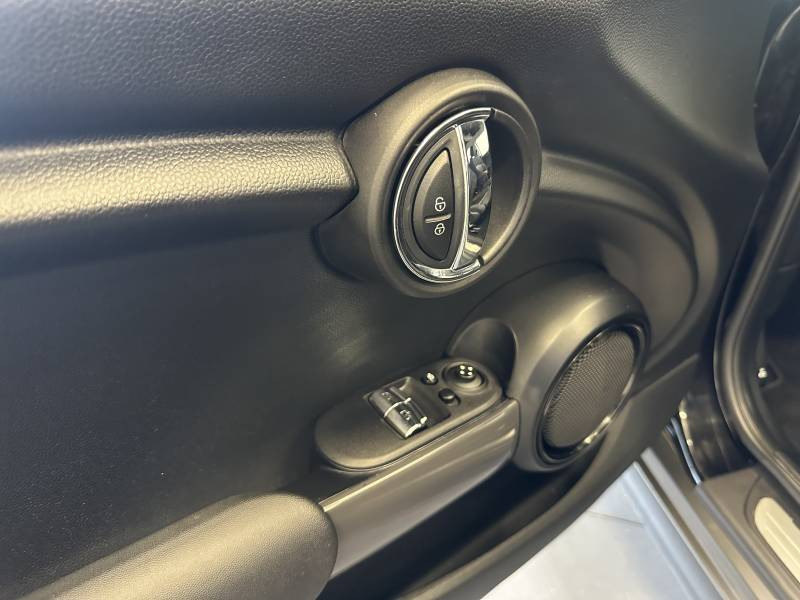 Mini Mini Hatch 3 Portes Cooper 136 ch BVA6 Finition Business  occasion  Brive-la-Gaillarde - photo n17