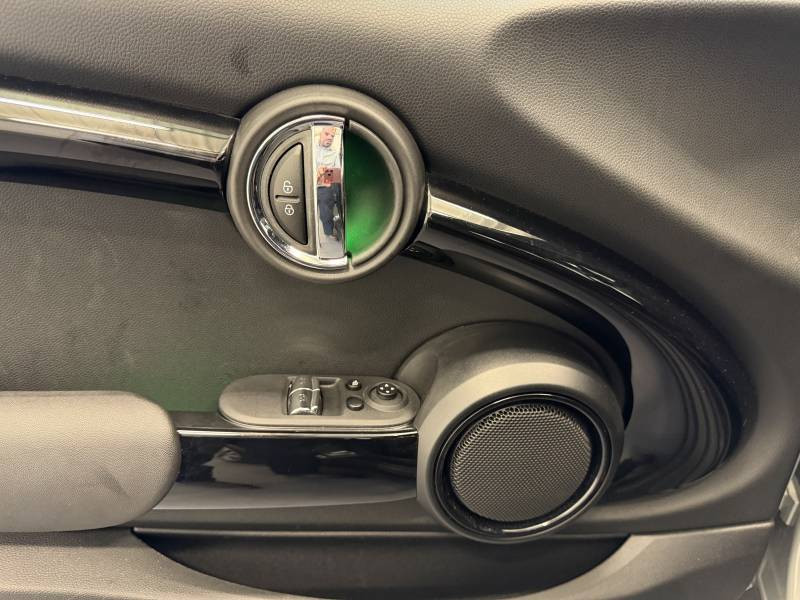Mini Mini Hatch 3 Portes Cooper 136 ch BVA7 Edition 60 Years  occasion � Brive-la-Gaillarde - photo n�11
