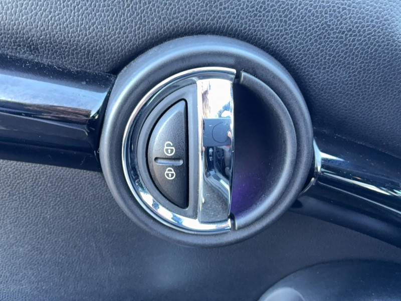 Mini Mini Hatch 3 Portes Cooper 136 ch BVA7 Finition Business Design 3  occasion � Muret - photo n�9