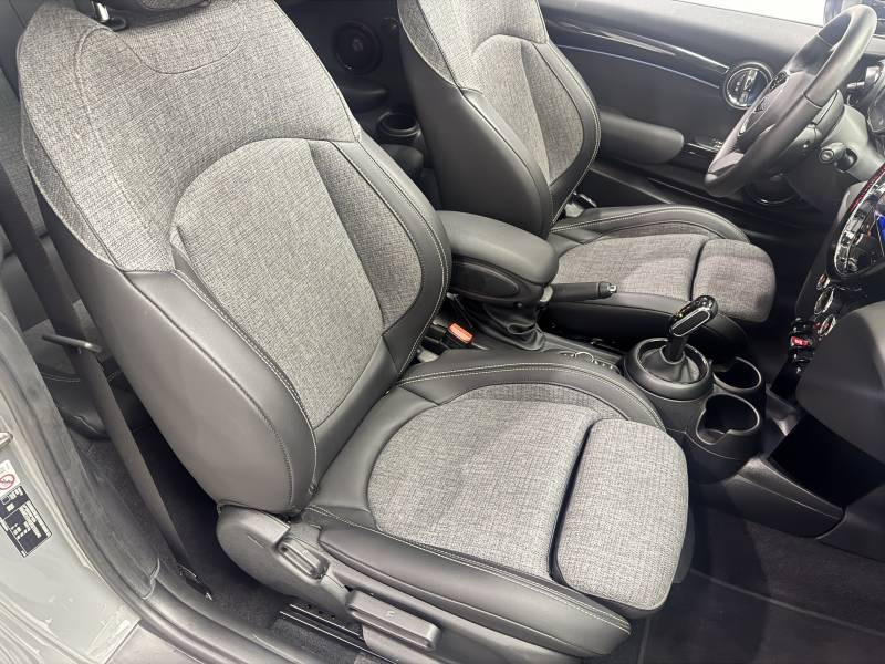 Mini Mini Hatch 3 Portes Cooper 136 ch DKG7 Edition Premium Plus  occasion  Carcassonne - photo n9