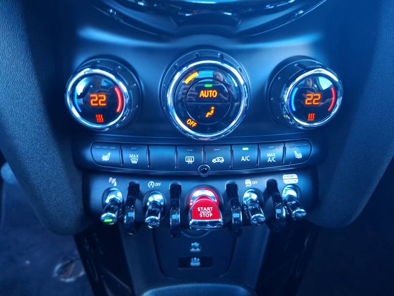 Mini Mini Hatch 3 Portes Cooper 136 ch DKG7 Edition Premium Plus  occasion � Auch - photo n�17
