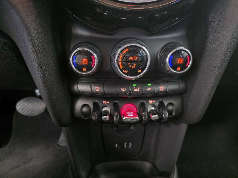 Mini Mini Hatch 3 Portes Cooper D 116 ch BVA6  occasion  Limoges - photo n19