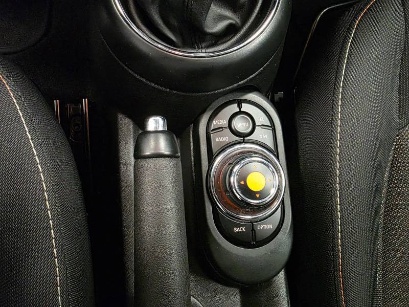 Mini Mini Hatch 3 Portes Cooper D 116 ch BVA6  occasion  Limoges - photo n6