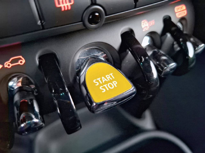 Mini Mini Hatch 3 Portes Cooper SE 184 ch Edition Premium 3p  occasion  Bo - photo n19