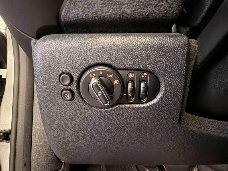Mini Mini Hatch 3 Portes Cooper SE 184 ch Edition Premium Plus  occasion � Brive-la-Gaillarde - photo n�12