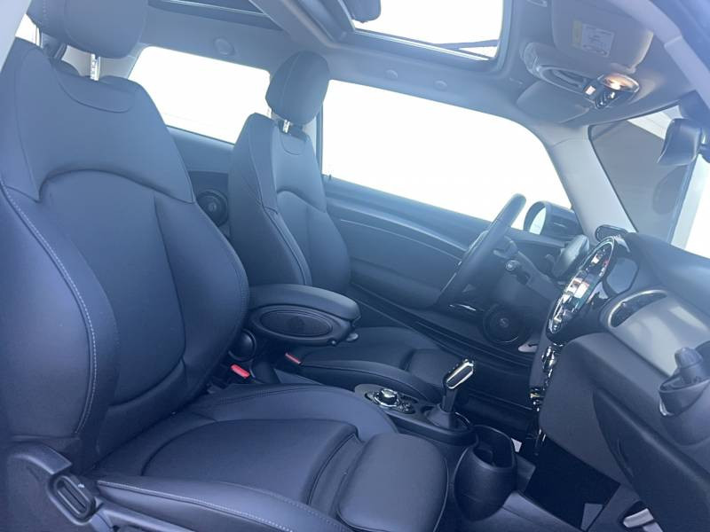 Mini Mini Hatch 3 Portes Cooper SE 184 ch Edition Premium Plus  occasion  Auch - photo n8