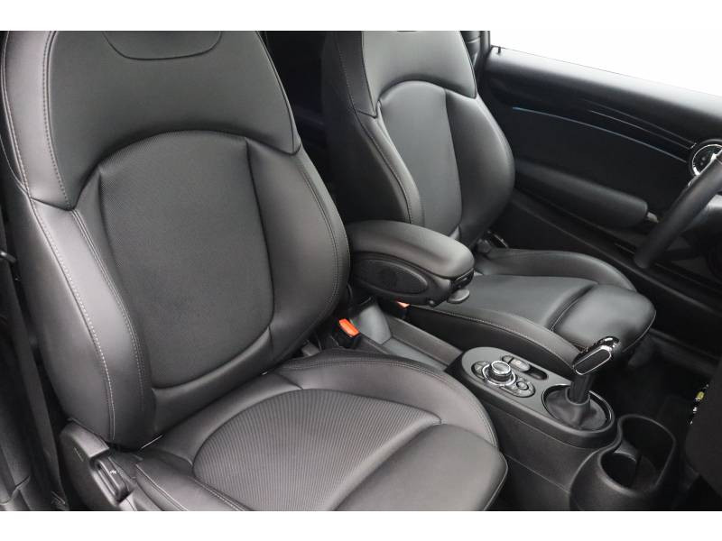 Mini Mini Hatch 3 Portes Cooper SE 184 ch Edition Premium  occasion � Lescar - photo n�11