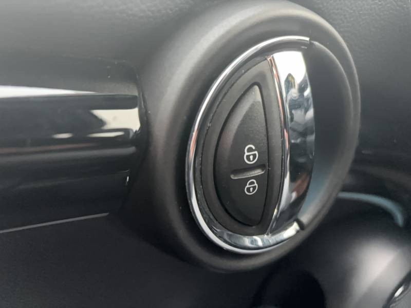 Mini Mini Hatch 3 Portes Cooper SE 184 ch Edition Premium  occasion � Auch - photo n�15
