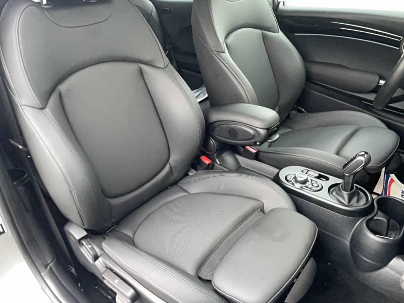 Mini Mini Hatch 3 Portes Cooper SE 184 ch Edition Premium  occasion � Auch - photo n�14