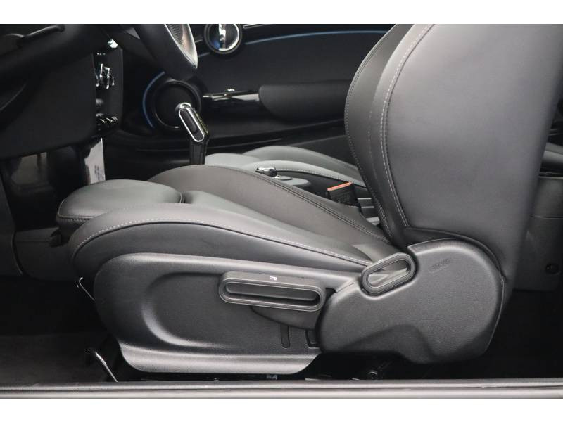 Mini Mini Hatch 3 Portes Cooper SE 184 ch Essential  occasion � Lescar - photo n�13