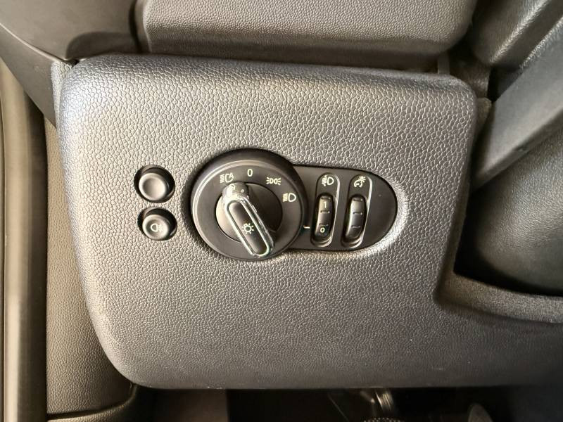 Mini Mini Hatch 3 Portes Cooper SE 184 ch Essential  occasion � Brive-la-Gaillarde - photo n�12