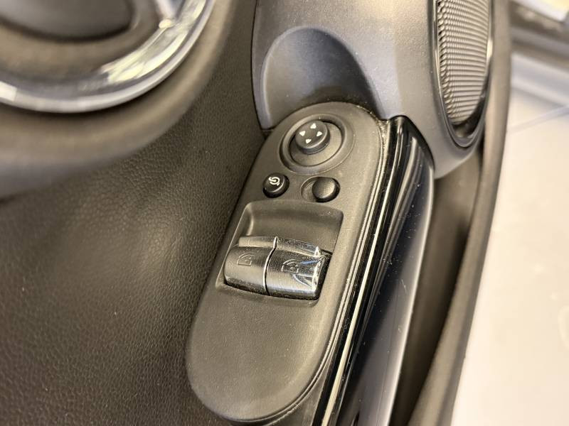 Mini Mini Hatch 3 Portes Cooper SE 184 ch Essential  occasion � Brive-la-Gaillarde - photo n�10