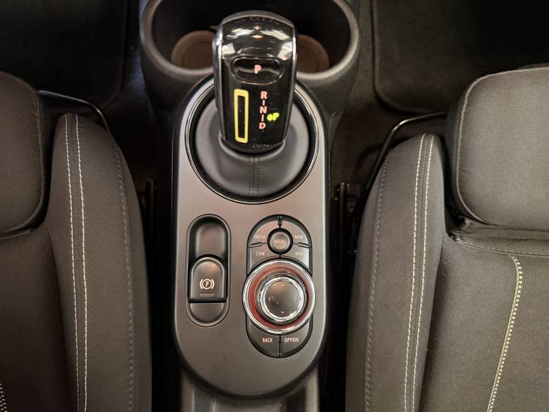 Mini Mini Hatch 3 Portes Cooper SE 184 ch Essential  occasion � Brive-la-Gaillarde - photo n�13