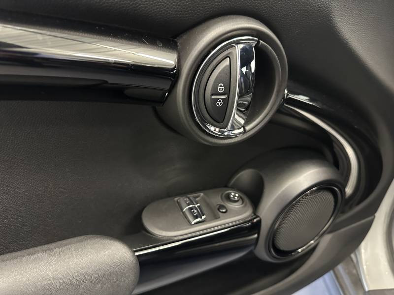 Mini Mini Hatch 3 Portes Cooper SE 184 ch Essential  occasion  Brive-la-Gaillarde - photo n10