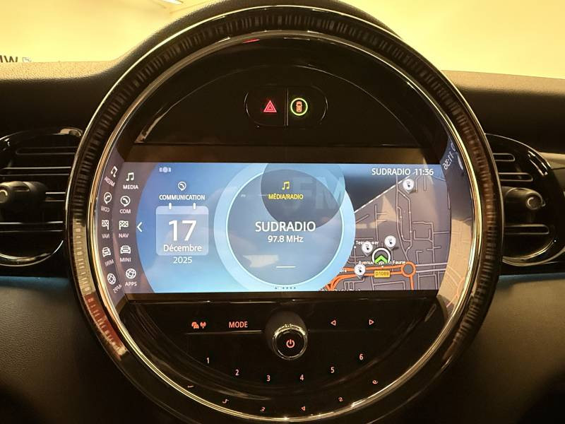 Mini Mini Hatch 3 Portes Cooper SE 184 ch Essential  occasion � Brive-la-Gaillarde - photo n�17
