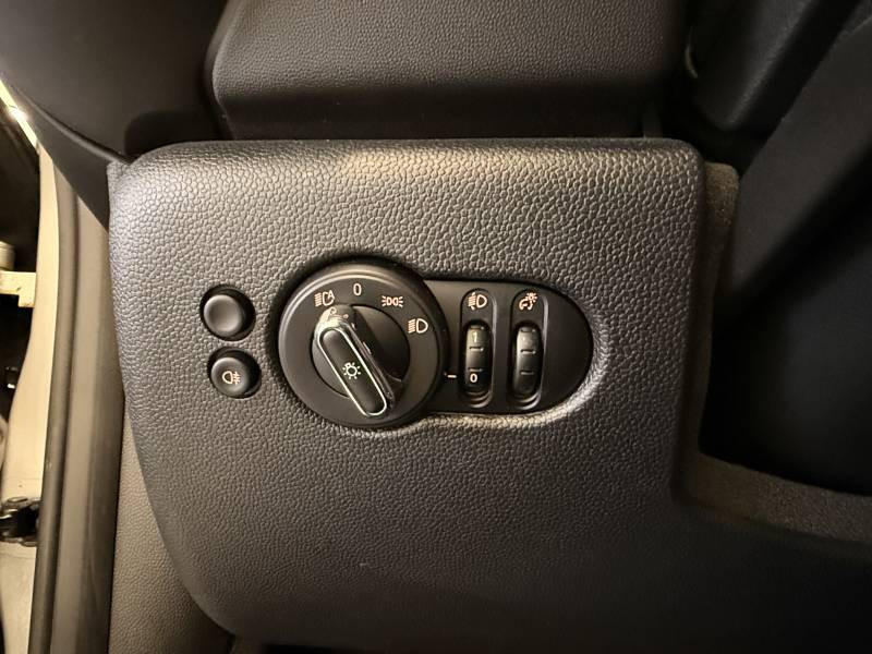 Mini Mini Hatch 3 Portes Cooper SE 184 ch Essential  occasion � Brive-la-Gaillarde - photo n�12