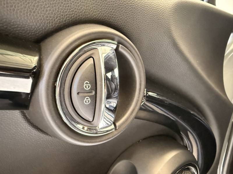 Mini Mini Hatch 3 Portes Cooper SE 184 ch Essential  occasion � Brive-la-Gaillarde - photo n�9