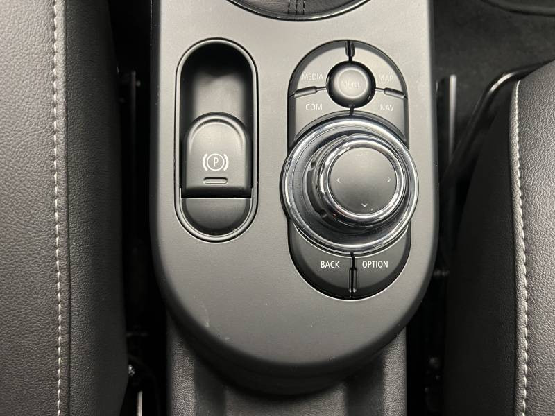 Mini Mini Hatch 3 Portes Cooper SE 184 ch Essential  occasion  Lormont - photo n20