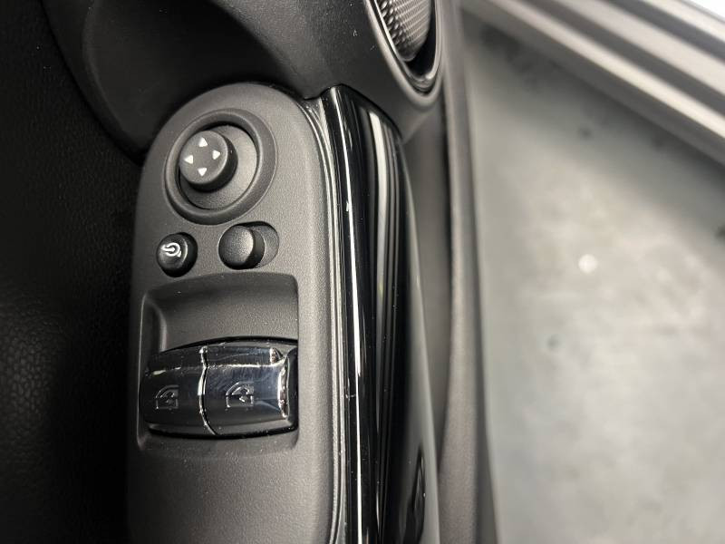 Mini Mini Hatch 3 Portes Cooper SE 184 ch Essential  occasion  Lormont - photo n14