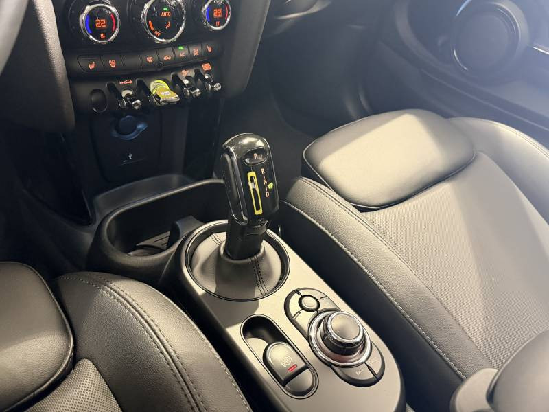 Mini Mini Hatch 3 Portes Cooper SE 184 ch Essential  occasion � Tarbes - photo n�9