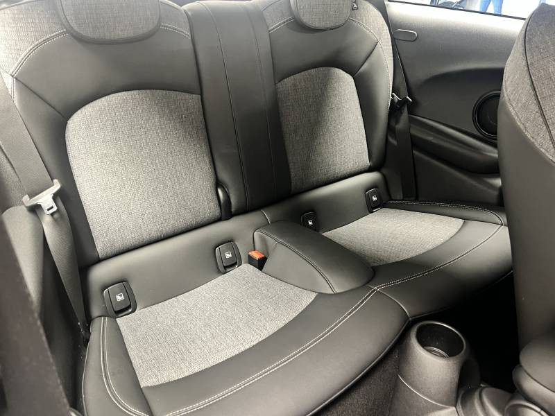 Mini Mini Hatch 3 Portes Cooper SE 184 ch Finition Classic  occasion  Lormont - photo n18