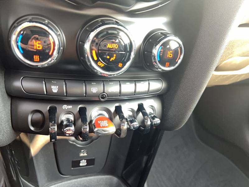 Mini Mini Hatch 3 Portes One 102 ch Edition Camden  occasion � Auch - photo n�19