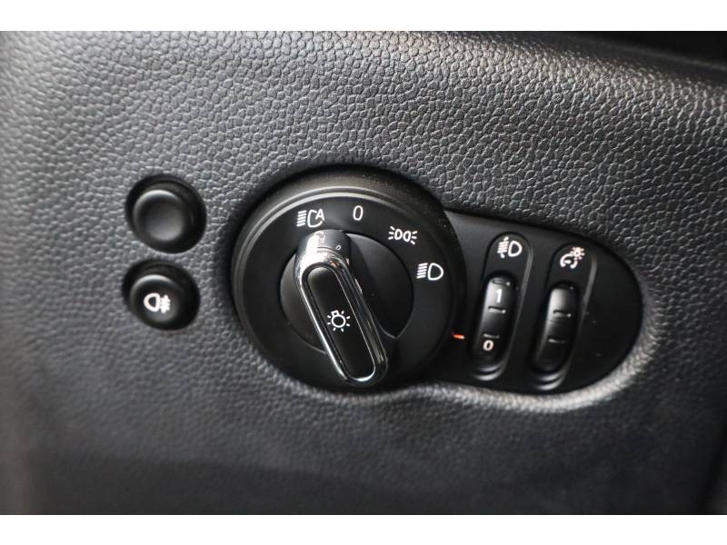 Mini Mini Hatch 5 Portes Cooper 136 ch DKG7 Edition Camden  occasion  Lescar - photo n11