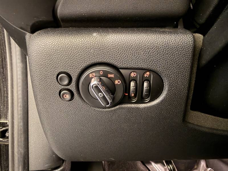 Mini Mini Hatch 5 Portes Cooper 136 ch DKG7 Edition Premium  occasion � Brive-la-Gaillarde - photo n�11