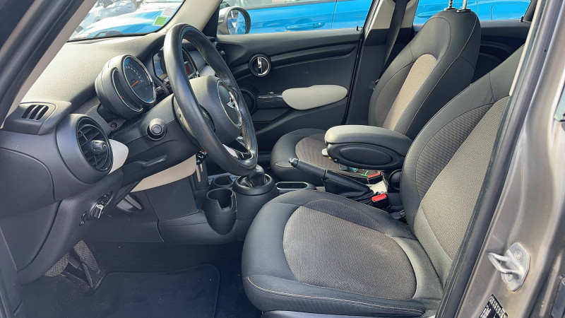 Mini Mini Hatch 5 Portes Cooper D 116 ch BVA6  5p 2017 - photo n°9 Mini Mini Hatch 5 Portes Cooper D 116 ch BVA6  5p  occasion à Anglet - photo n°9