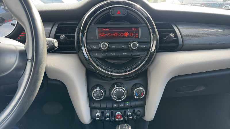 Mini Mini Hatch 5 Portes Cooper D 116 ch BVA6  5p 2017 - photo n°13 Mini Mini Hatch 5 Portes Cooper D 116 ch BVA6  5p  occasion à Anglet - photo n°13