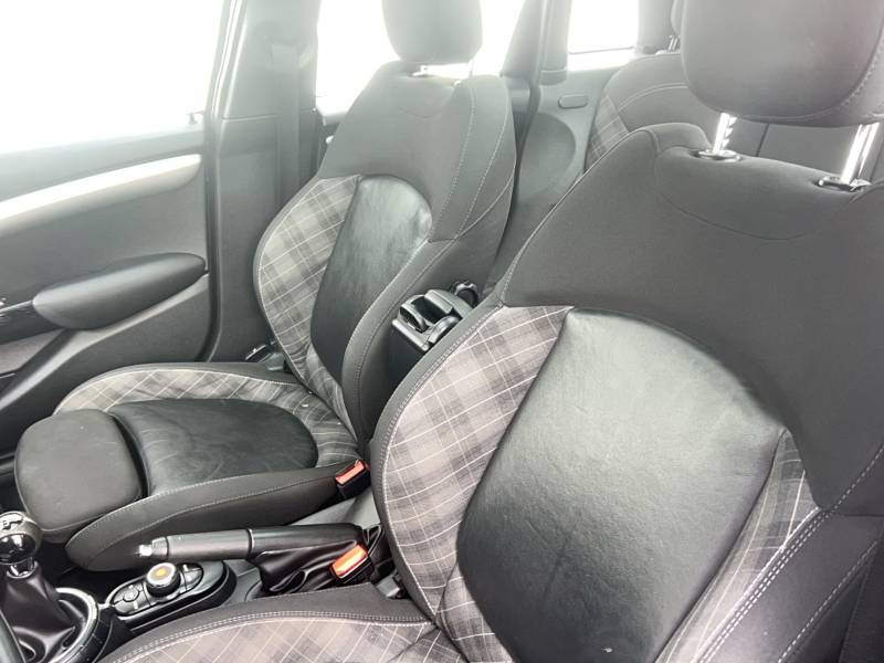 Mini Mini Hatch 5 Portes Cooper S 192 ch Finition Red Hot Chili  occasion � Auch - photo n�9