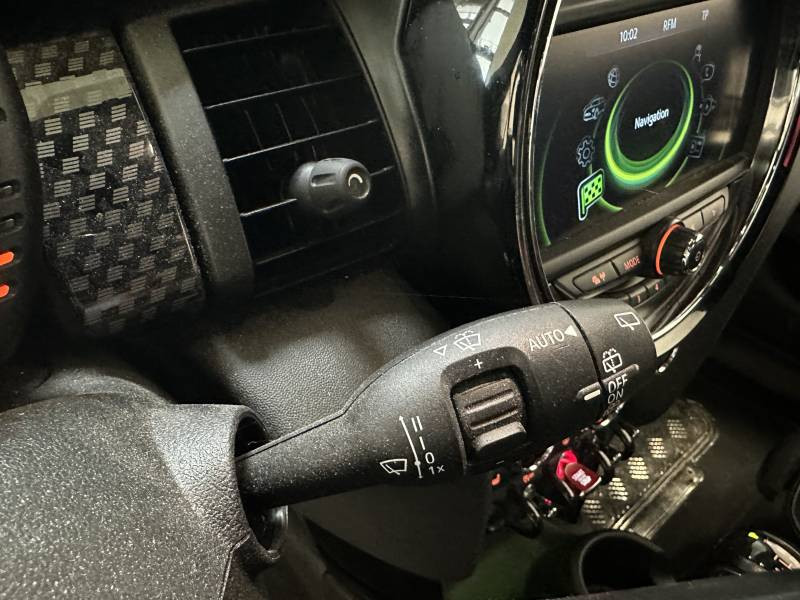 Mini Mini Hatch 5 Portes Cooper SD 170 ch BVA6 Finition Red Hot Chili  occasion  Brive-la-Gaillarde - photo n14