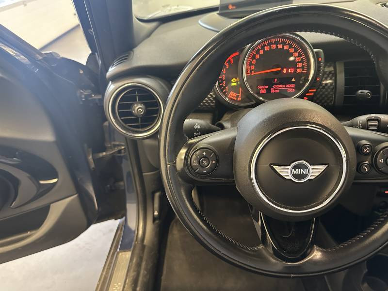 Mini Mini Hatch 5 Portes Cooper SD 170 ch BVA6 Finition Red Hot Chili  occasion  Brive-la-Gaillarde - photo n11
