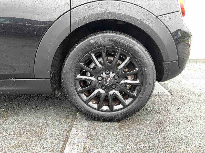 Mini Mini Hatch 5 Portes One 102 ch BVA7 Edition Greenwich  occasion � Auch - photo n�20