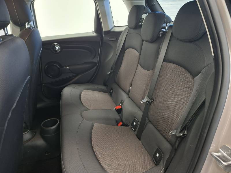 Mini Mini Hatch 5 Portes One 102 ch DKG7 Essential  occasion � Limoges - photo n�15