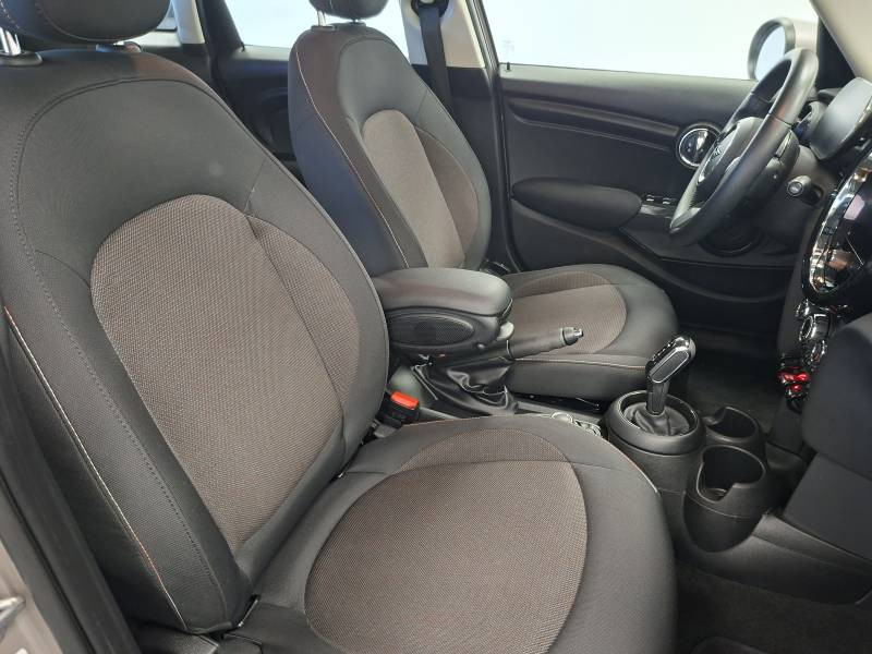 Mini Mini Hatch 5 Portes One 102 ch DKG7 Essential  occasion � Limoges - photo n�9