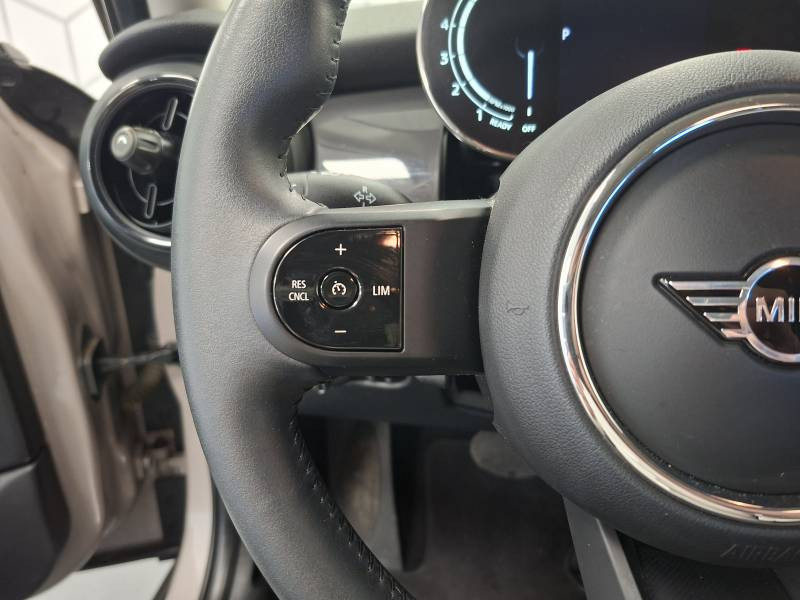 Mini Mini Hatch 5 Portes One 102 ch DKG7 Essential  occasion � Limoges - photo n�18