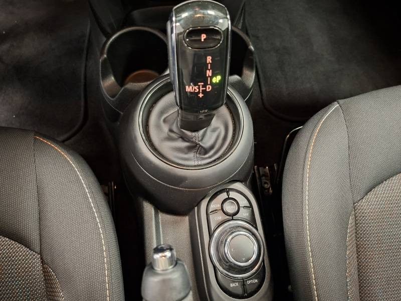 Mini Mini Hatch 5 Portes One 102 ch DKG7 Essential  occasion � Limoges - photo n�6