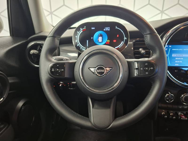 Mini Mini Hatch 5 Portes One 102 ch DKG7 Essential  occasion � Limoges - photo n�17