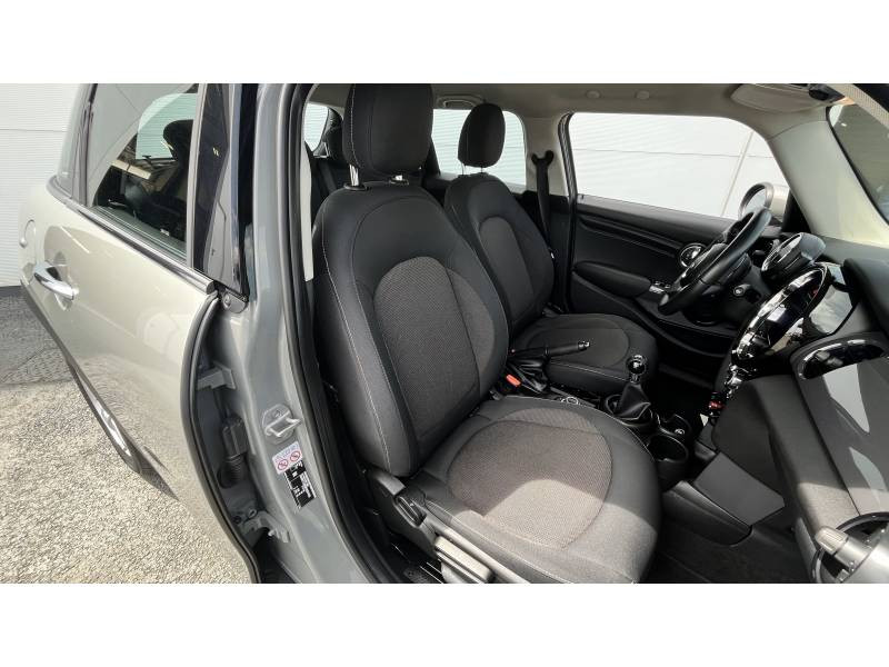 Mini Mini Hatch 5 Portes One 102 ch Essential  occasion  Auch - photo n8