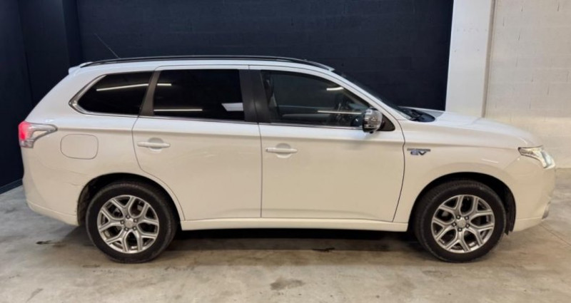 Mitsubishi Outlander 2.0 HYBRID PHEV INSTYLE 4 PNEUS NEUFS 2015 - photo n°7 Mitsubishi Outlander 2.0 HYBRID PHEV INSTYLE 4 PNEUS NEUFS  occasion à Brignais - photo n°7