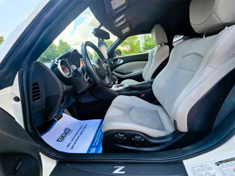 Nissan 370 Z Pack Coupé V6 / Navi / Klima / Xenon / BOSE 2011 - photo n°11 Nissan 370 Z Pack Coupé V6 / Navi / Klima / Xenon / BOSE  occasion à L'Union - photo n°11