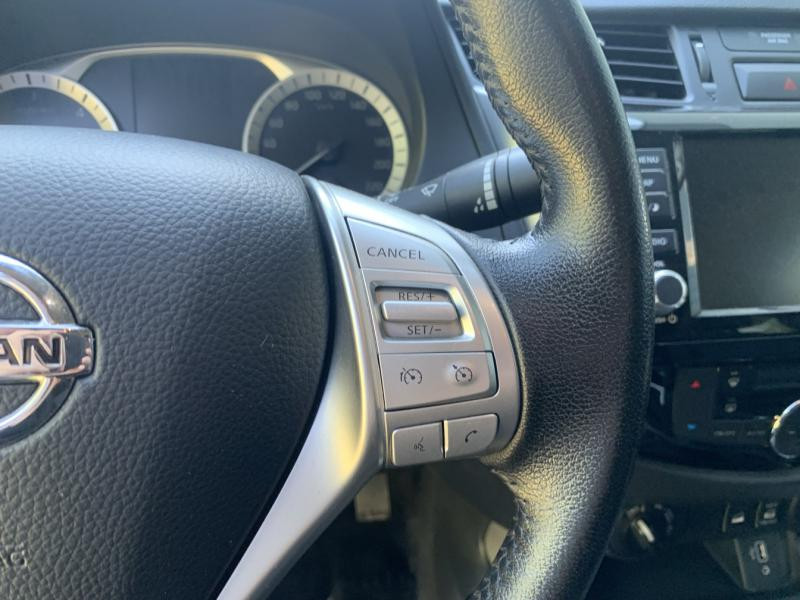 Nissan Navara 2.3 dCi 160ch King-Cab N-Connecta 2018  occasion à Saint-Doulchard - photo n°17