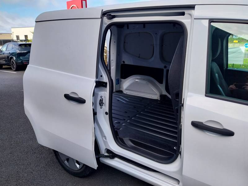 Nissan Townstar FOURGON L1 TCE 130 BVM ACENTA 2022 - photo n°16 Nissan Townstar FOURGON L1 TCE 130 BVM ACENTA  occasion à Chauray - photo n°16